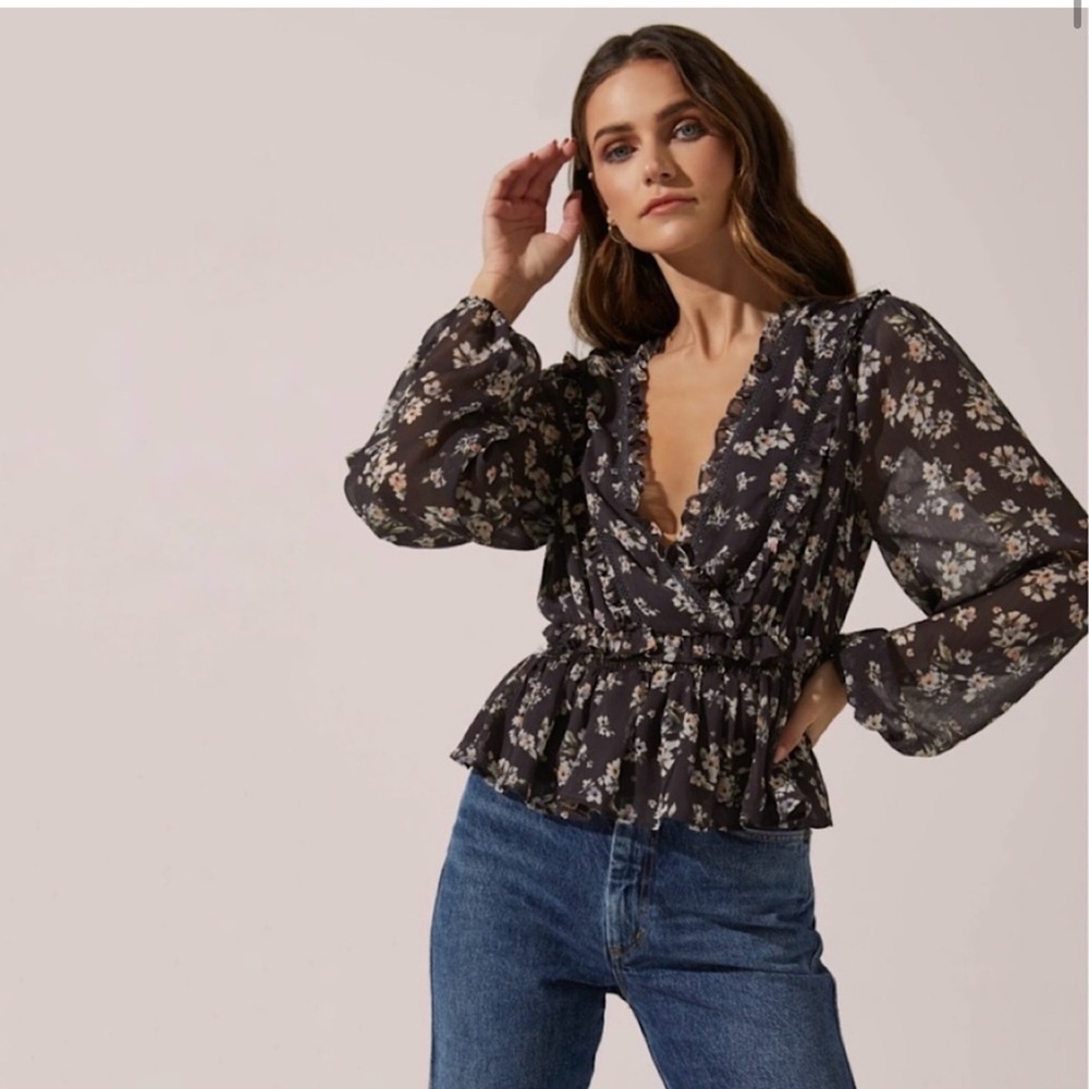 ASTR > Purple floral V Neck Flowy Blouse Medium